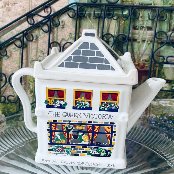 Tea pot